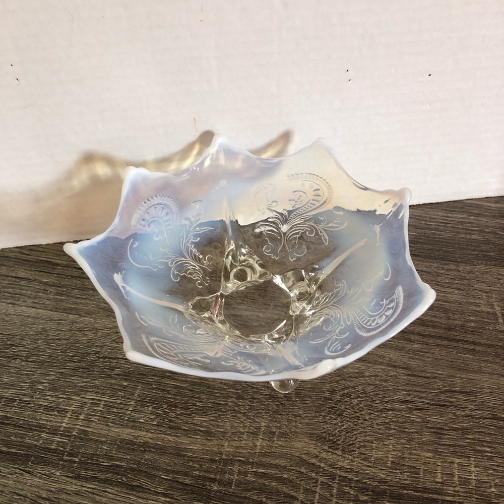 Antique Northwood Inverted Fan and Feather Footed Card Receiver Bowl